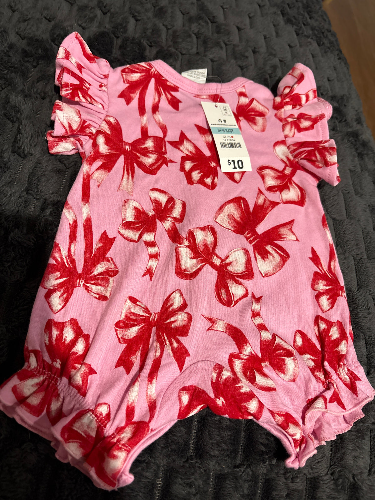Berry Berry bow short sleeve romper. Size 0000