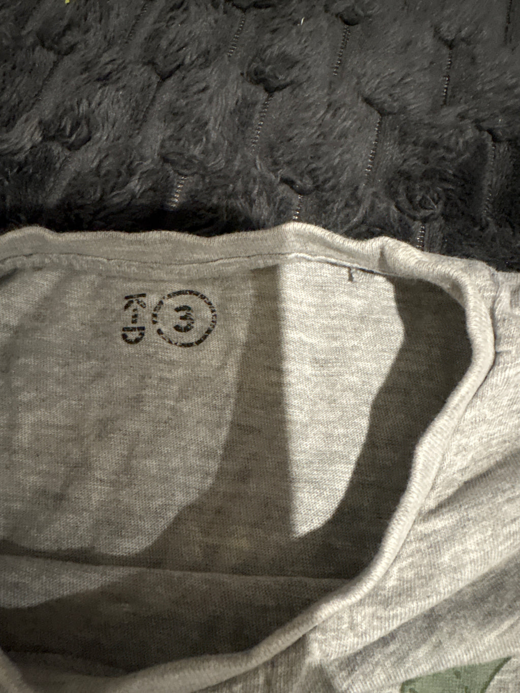 KD boys tshirt grey and green. Size 3