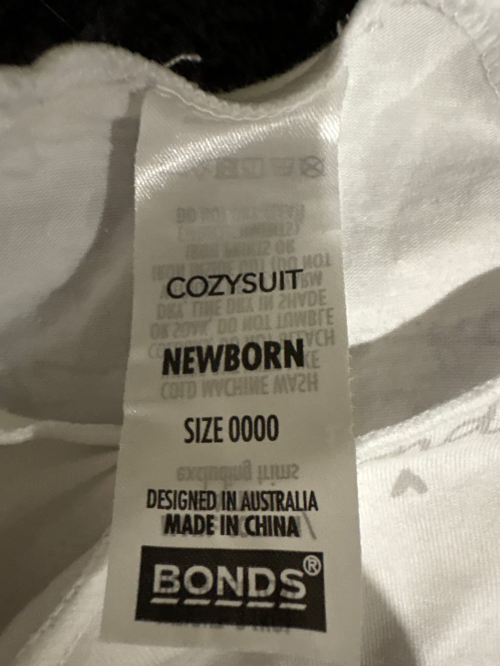 Bonds white and grey Cozysuit. Size 0000