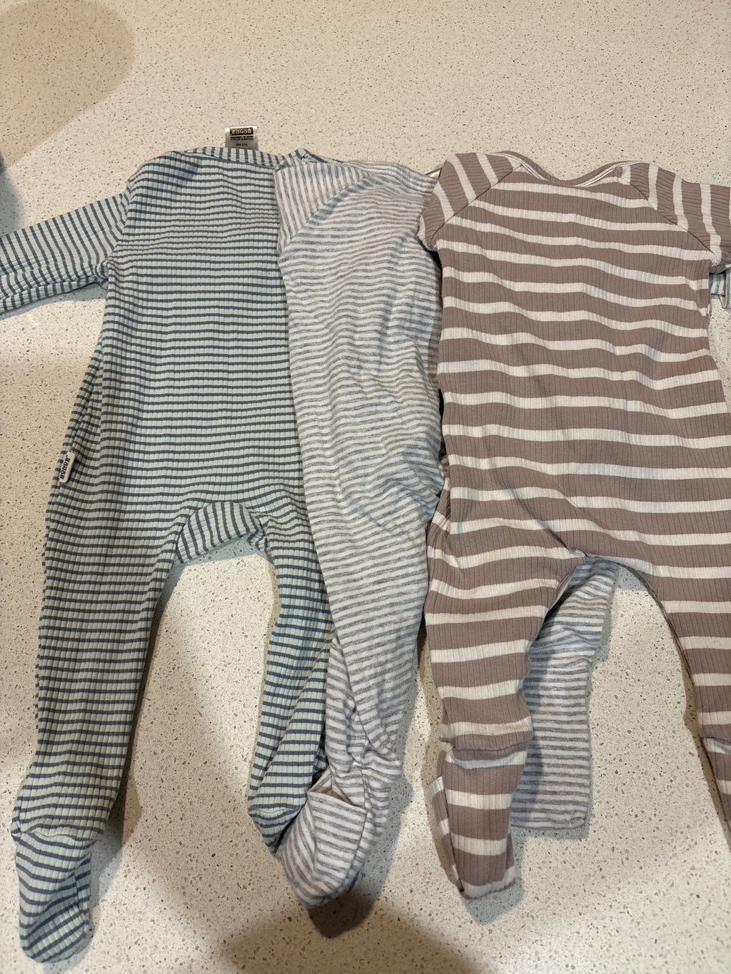 3 Bonds Wondersuits size 0-3 months - 000