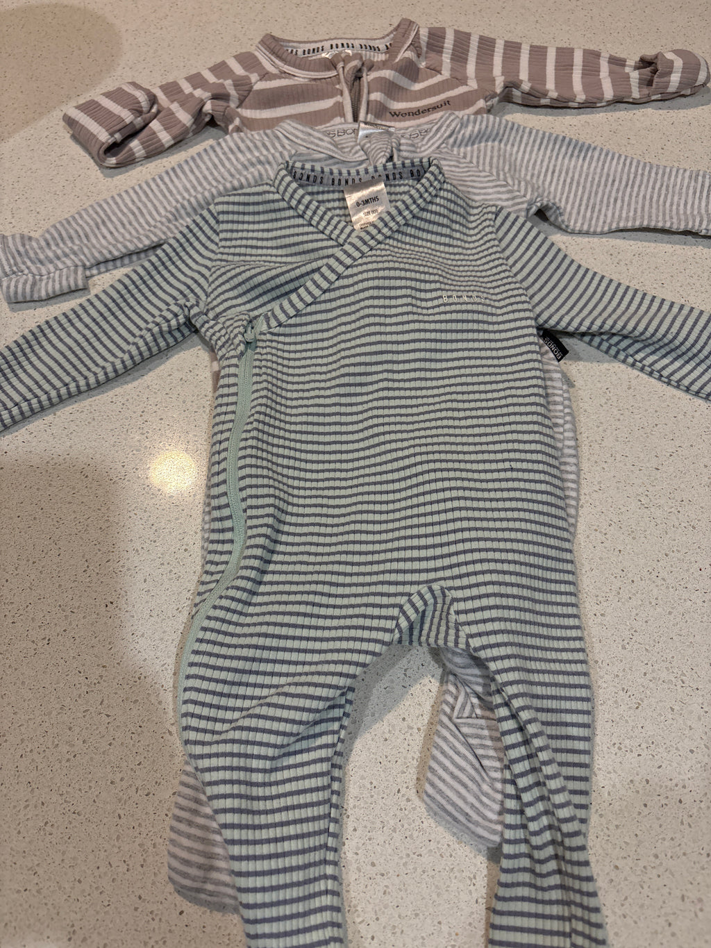 3 Bonds Wondersuits size 0-3 months - 000