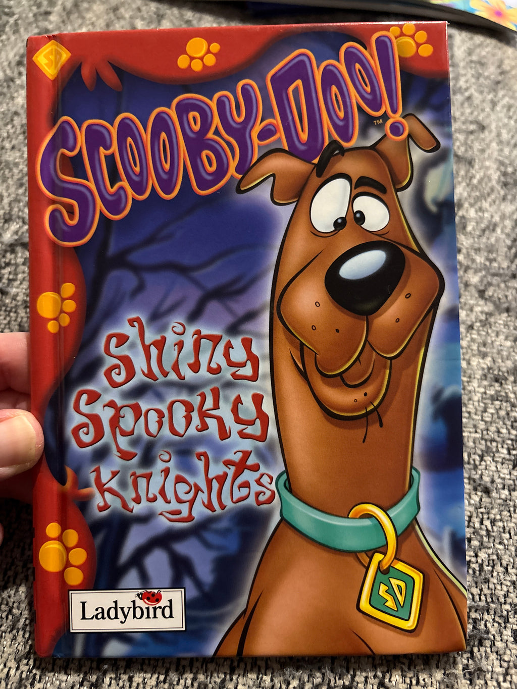 Shiny Spooky Knights -Scooby-Doo novel