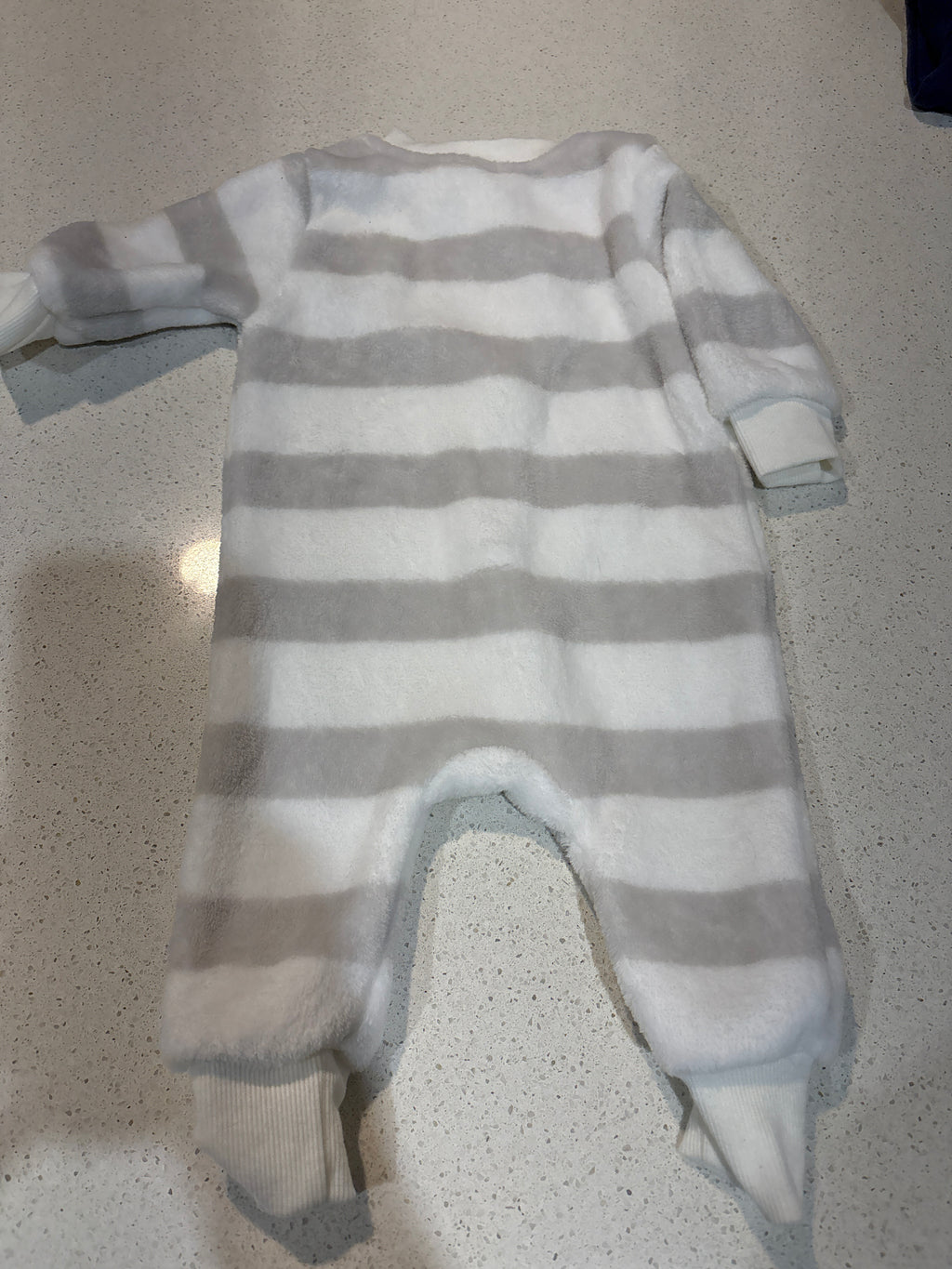 2 warm fluffy sleep suits. Size 000 Dymples & Anko