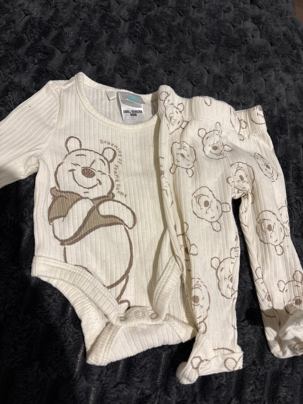 Disney Baby Winnie the Pooh bodysuit and pants set. Size 00000